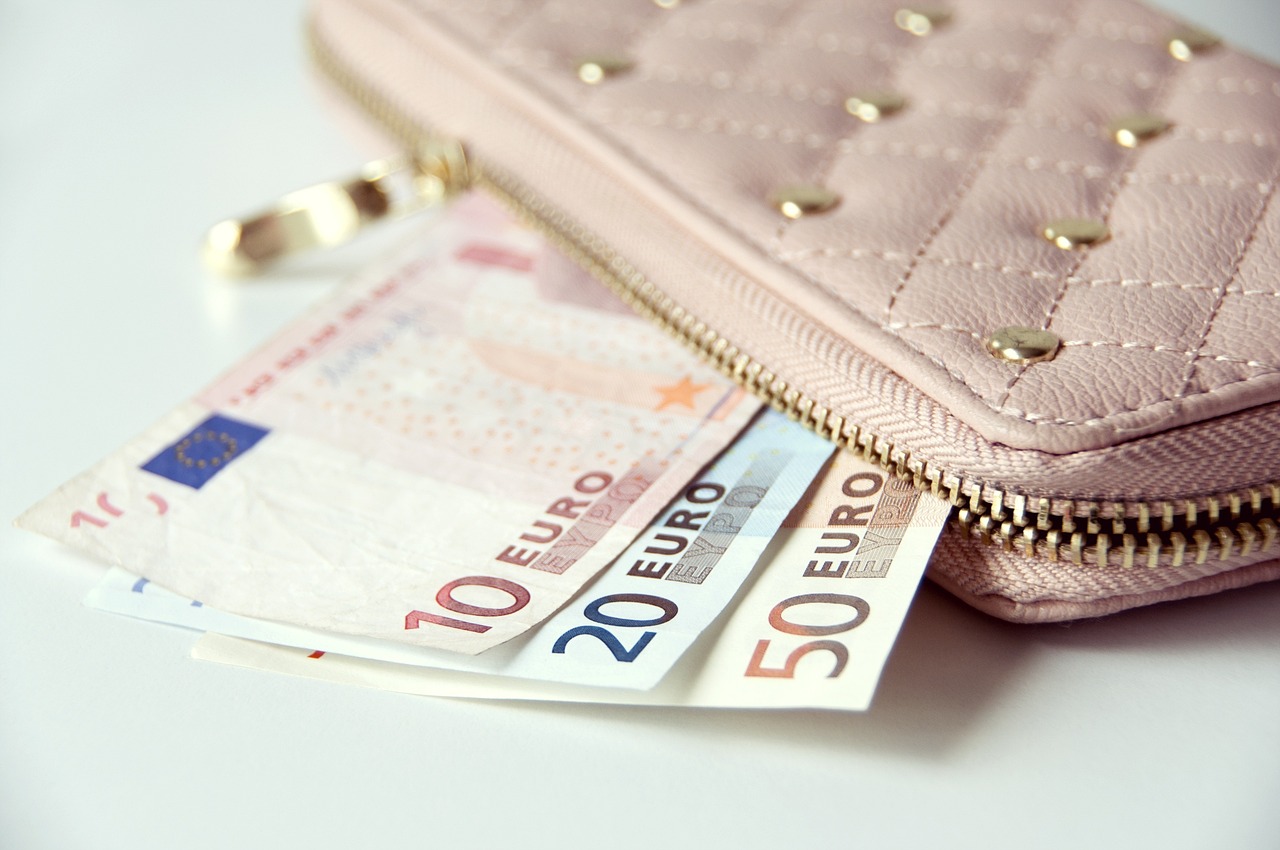 How to Leverage Wallets for Online Education